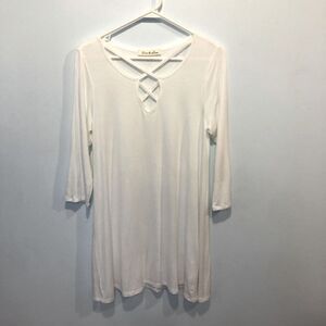 Vine & Love white 3/4 sleeve knit shirt size Large-Criss Cross Front Neck Detail